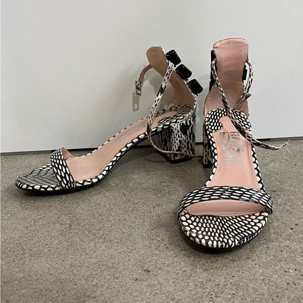 SALVATORE FERRAGAMO Connie Mid-Block-Heel Bows Ankle Strap Sandals size 7 - Picture 3 of 6